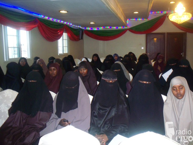 YOKESO OO SHAHAADOOYIN GUDDOONSIISAY 60 GABDHOOD OO BARTAY QORAALKA AF-SOOMAALIGA IYO CARABIGA