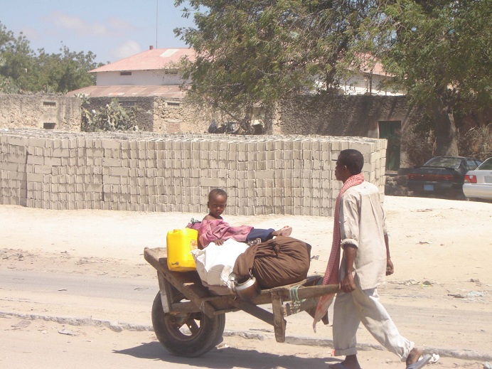 Maamulka Afmadow oo gargaar u dalbay qoysas danyar ah