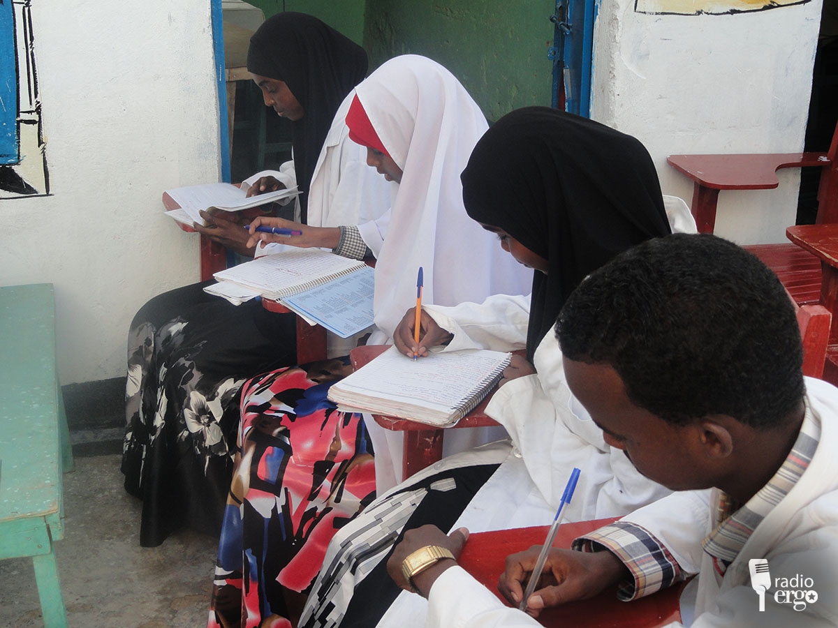 BAARINTAAN CAAFIMAAD OO BILAASH AH OO LOO SAMEYNAYO CARRUURTA DHIGATA DUGSIYADA HOOSE/DHEXE