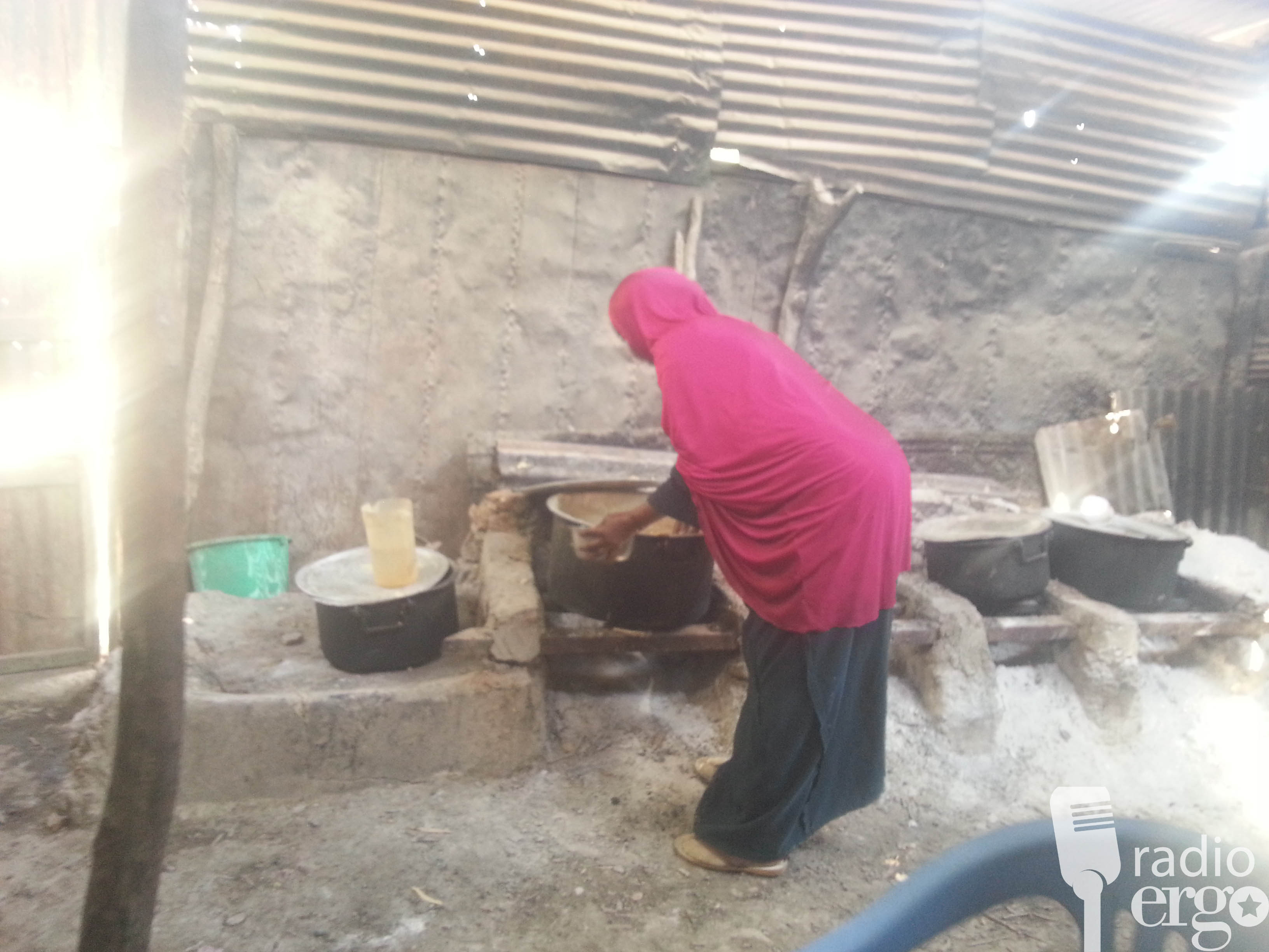 Hooyo xoolihii uga badbaaday abaarta ku maalgashatay maqaayad