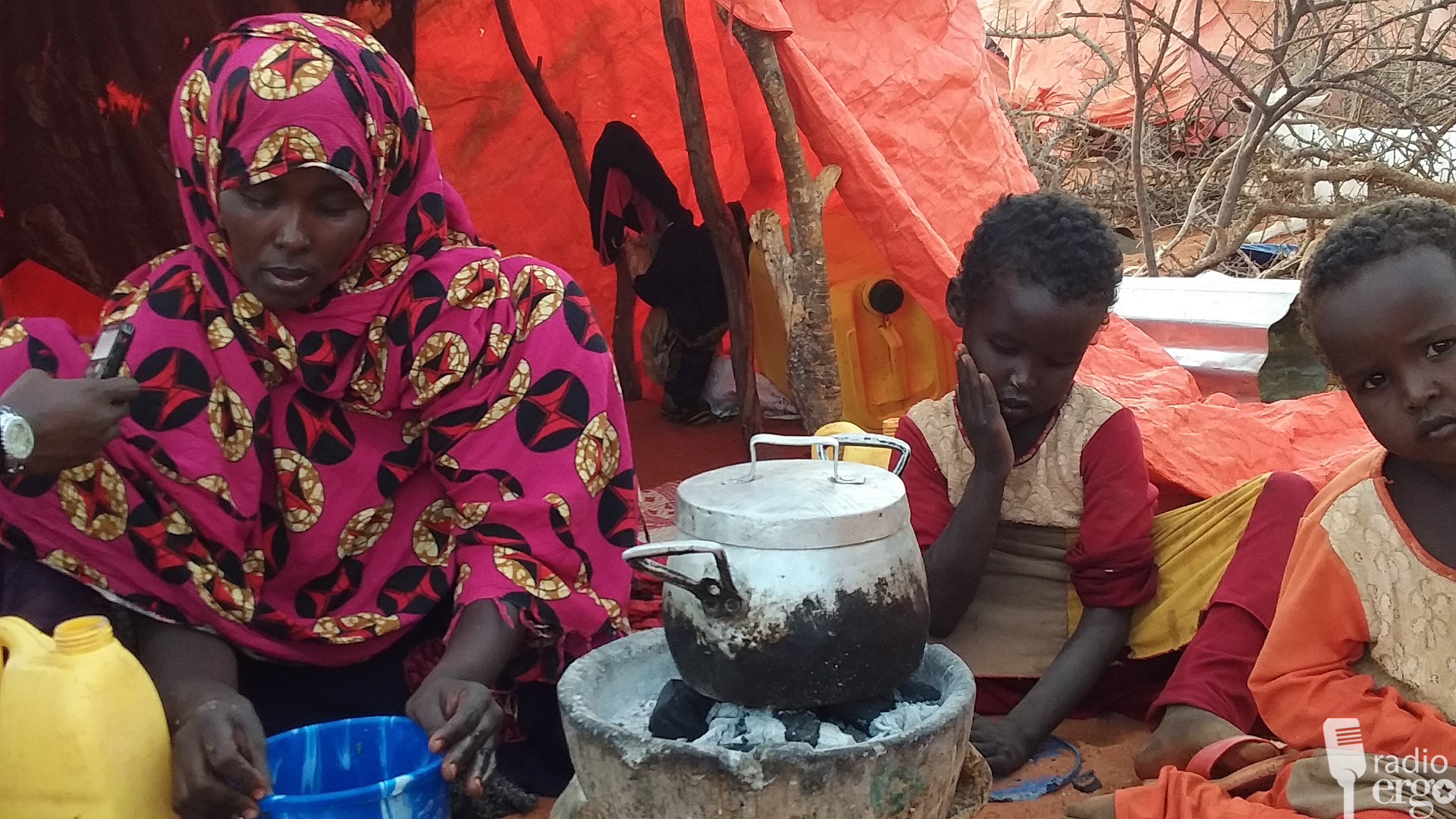 Boqollaal qoys oo barakac ahaa oo dhul laga siiyay Xaarxaarka