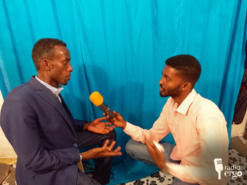 Nin naafo ah oo shaqo ka helay banki labo maalin kaddib qalinjebintiisa