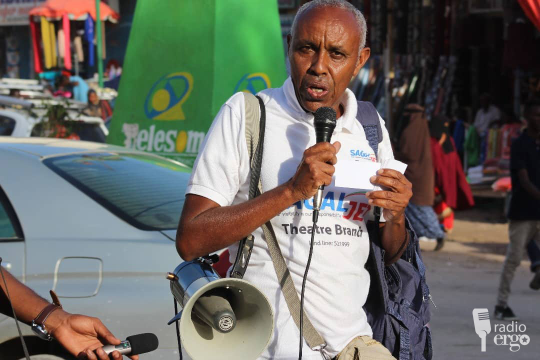 Nin nolosha qoyskiisa ka soo saara cod-baahiye uu Hargeysa la dhex wareego