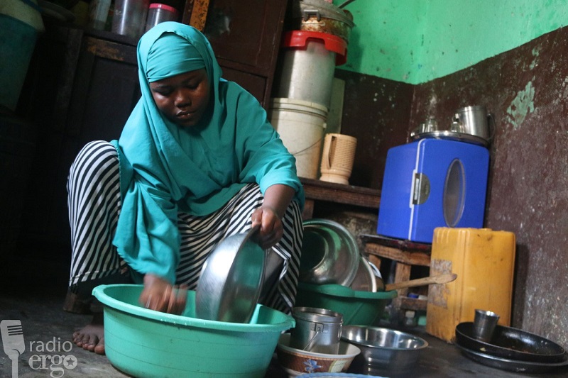 Returnee children in Mogadishu working to support families