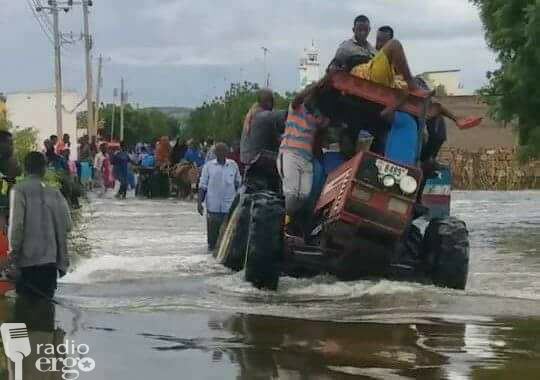 Cagaf cagafyada oo noqday gaadiidka ka dhex shaqeeya Beledweyne