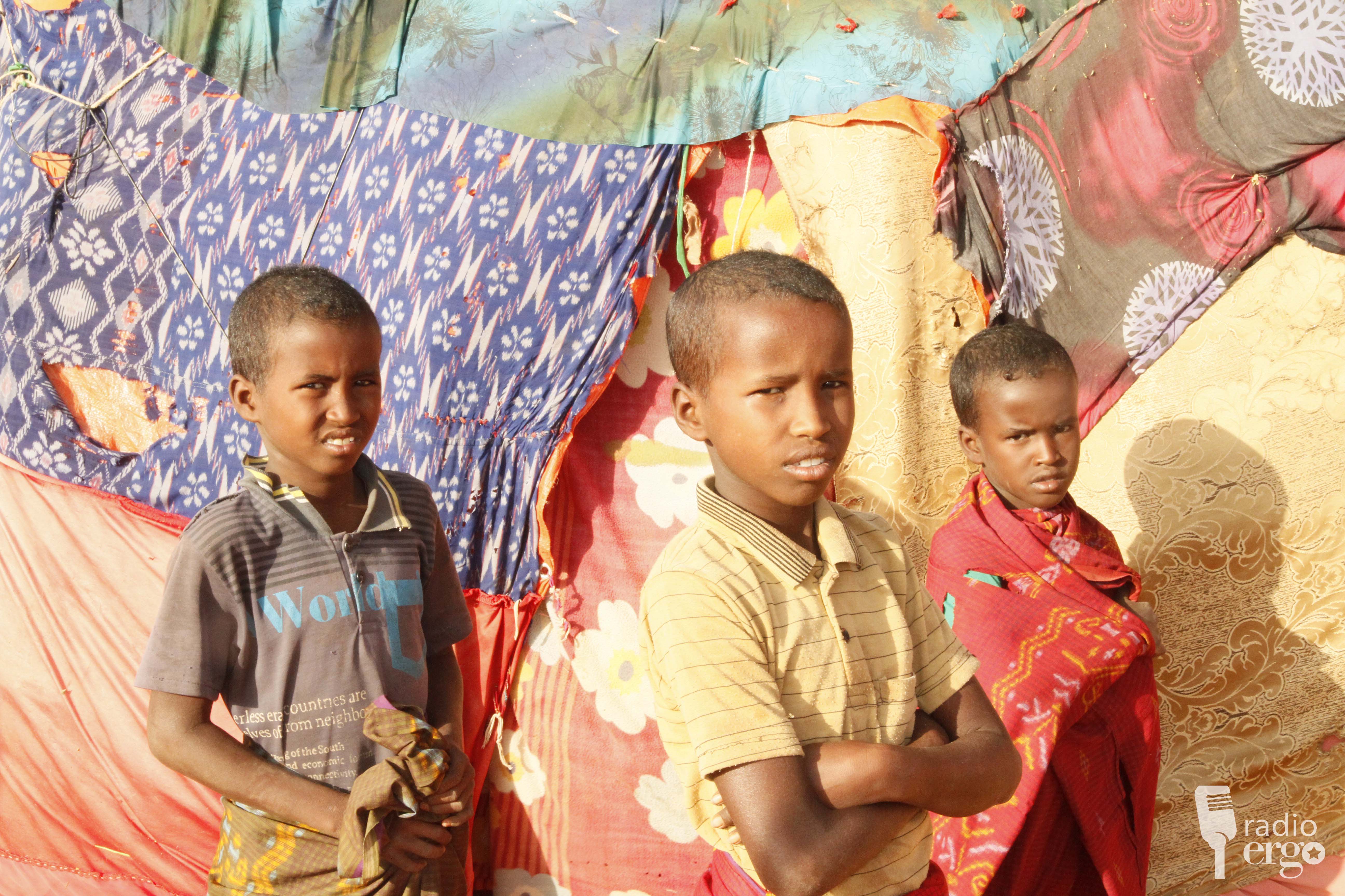 Cadaado: Kumannaan carruur ah oo waxbarasho laáan ku heyso xeryaha barakacayaasha