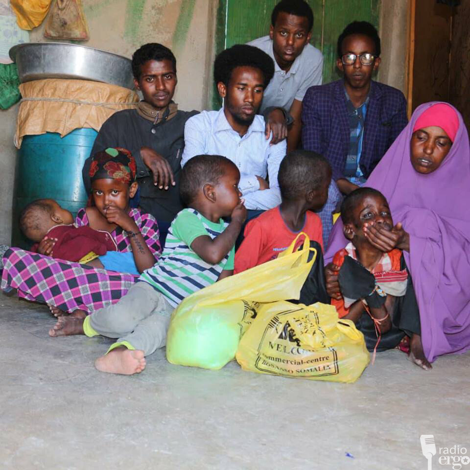 Sanaag: Dhallinyaro toddobaad-kiiba mar cunno u geeya qoysas barakacay