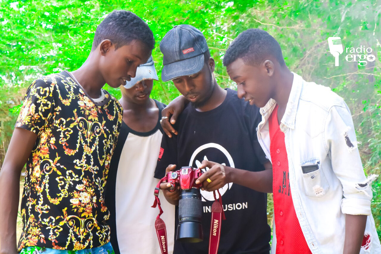 Dhadhaab: Dhallinyaro nolashooda ku maareeya xirfadda sawir-qaadista