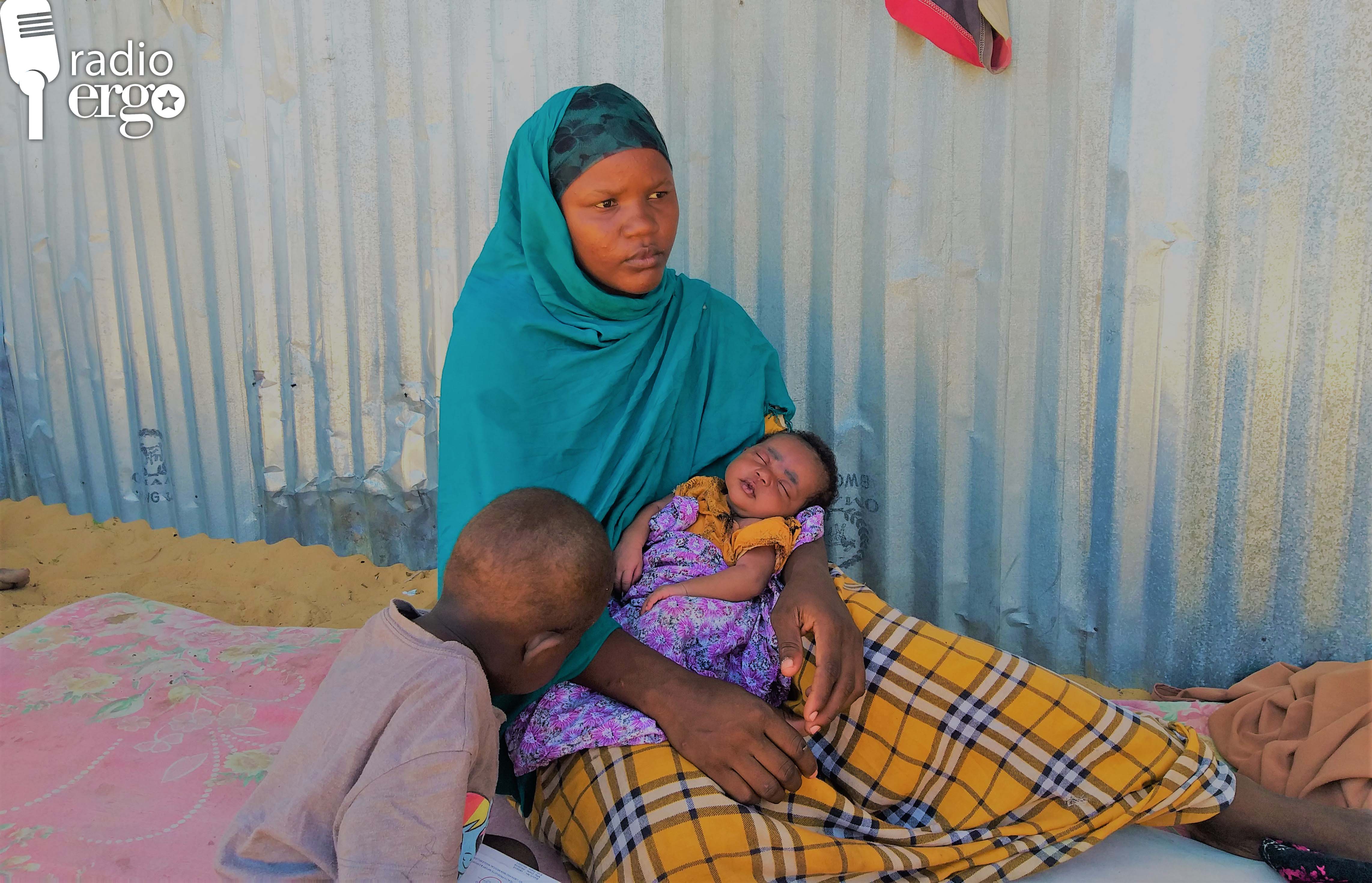 Haweenay gaari dhexdiis ku umushay markii iyada iyo qoysas kale ay Janaale dagaal uga soo carareen