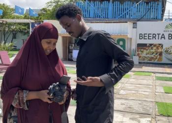 Muqdisho: Haween la baray sawir qaadida oo billaabay inay dhaqaale ka sameeyaan xirfadooda