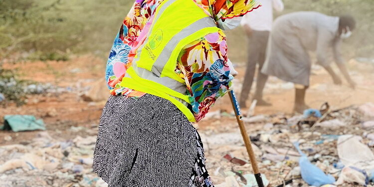 Mashruuca nadaafadda Dhagaxbuur oo fursad shaqo abuur u noqday qoysas soo barakacay iyo danyar helidda nolol-maalmeedku ku adkaa