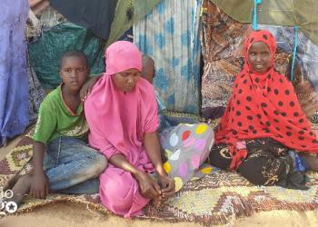 Muqdisho: Qoysas colaad ka barakacay oo naftooda ku badbaadiya cunno maalin dhaaf loogu kariyo dad ku jira xeryo daris ay la yihiin