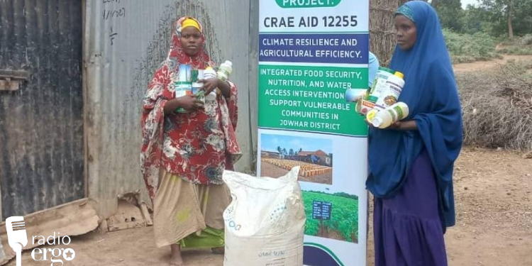 Women farmers in Jowhar get back to work in the fields after receiving vegetable seeds
