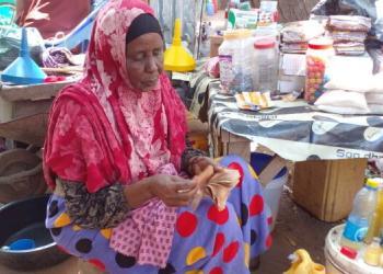 Gedo: Haweenka caanaha ku iibiya suuqa Luuq oo wajahaya dhaqaale xumo markii ay ka hayaameen xoolo-dhaqato ay ku tiirsanaayeen