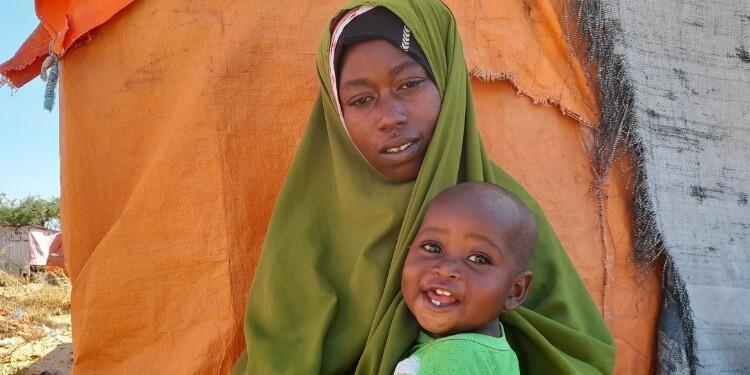 Muqdisho: Qoysas laga barakiciyay xero ku taalla Dayniile oo carruurtooda u la’ hoy iyo cunno hal waqti ah.