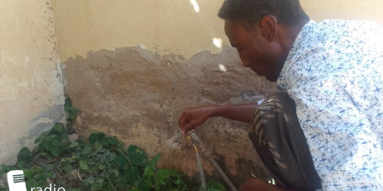 Hargeysa: Kumanaan qoys oo ku dhib banaa biyo helidda oo ka faa’iideysanaya tuubooyin guryahooda loo galiyay