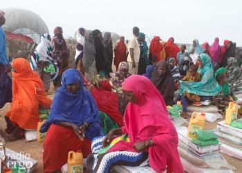 Muqdisho: Qoysas nolol-maalmeedka uu ku adkaa oo helay gaargaar raashin ah oo loogu geeyay xeryaha ay ku jiraan