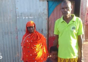 Qoysas barakac ku ah xero ku yaalla duleedka Boosaaso oo wajahaya cunno yari markii kulayl dartii ay u xoogsi tagi waayeen