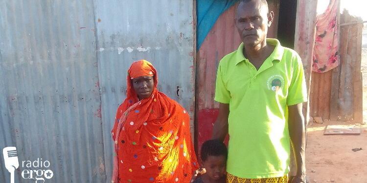 Qoysas barakac ku ah xero ku yaalla duleedka Boosaaso oo wajahaya cunno yari markii kulayl dartii ay u xoogsi tagi waayeen