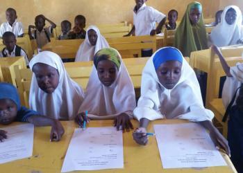 Muqdisho: Waalidiinta gabdho maqalka naafo ka ah oo iskuulkii ay dhiganayeen uu dhaqaale la’aan u xirmay oo ka walwalsan mustaqbalka carruurtooda