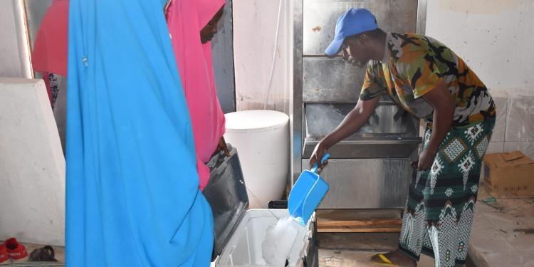 Boosaaso: Dhallinyaro fursad shaqo ay u noqotay iibinta cabitaannada oo dabbara nolosha qoysaskooda oo xagaa baxay