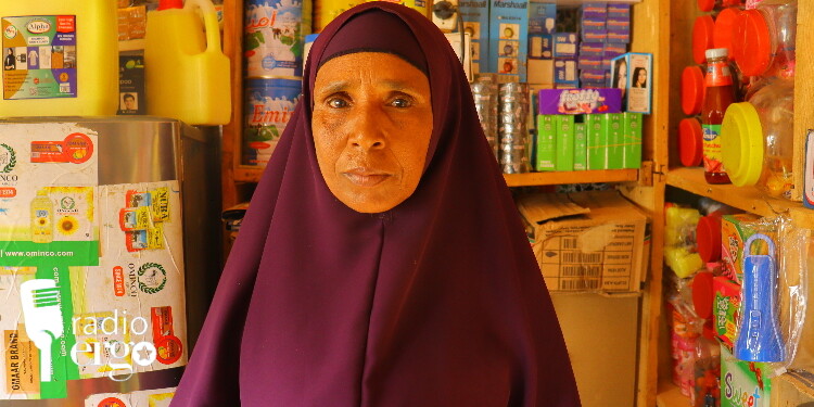 Widowed mother hauled sacks of sand to save up money for her own business