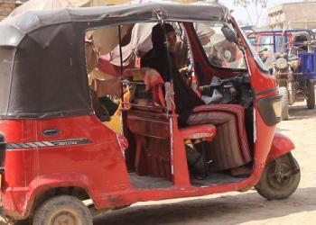 Boorama: Gabar da’yar oo ka caawisa qoyskeeda cunnada iyo waxbarashada markii ay ku shaqo billowday Mooto-bajaaj