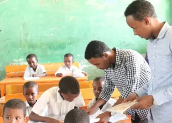 Warbixin ay baahisay Ergo oo sababtay in ay waxbarashada ku laabtaan boqollaal carruur ah