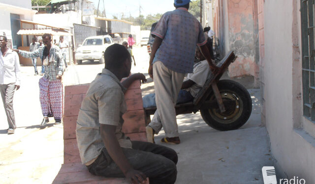 Xoogsato ka soo shaqo taga xero ka fog Baydhabo oo dhibaato ku qaba lacagta ay gaadiidka ku kiraystaan