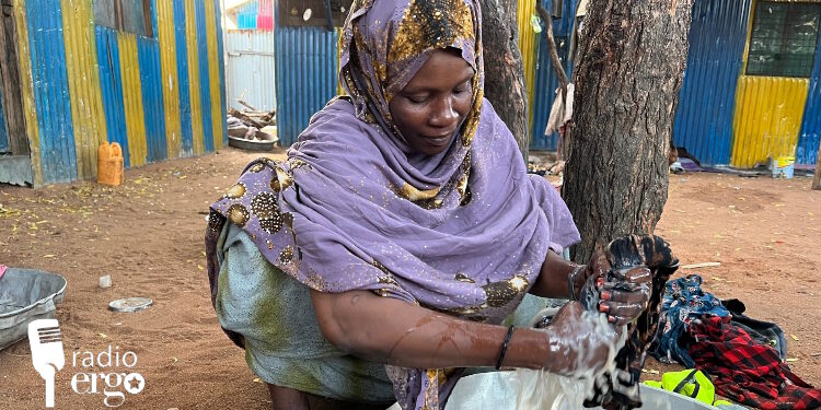 Cuts in aid leave refugee women out of work in Dadaab