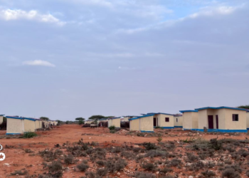 Jobs on housing project give IDPs in Adado decent income