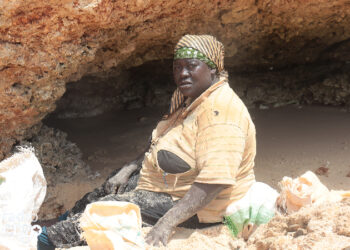 Conflict-displaced women and men in Merka camps do back breaking work to feed their families