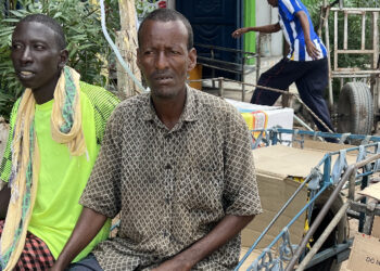 Handcart workers in Dadaab refugee camps lose work to motorised rickshaws