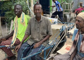 Dhadhaab. Ragga riixa Gaari-gacanka oo wajahaya nolol xumo shaqo la’aan awgeed