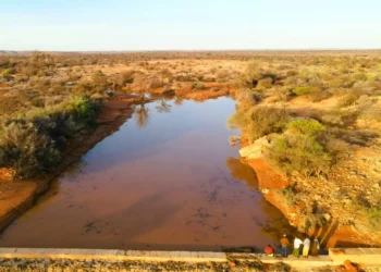 Dad abaar ay barakicisay oo dhaqaale ka helaya qodista kaydad biyood oo laga qodayo Bay