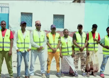 Somali workers unite to compete for manual jobs in Mogadishu