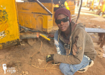 Training and jobs in auto repairs in Baidoa help youth to escape the IDP camps