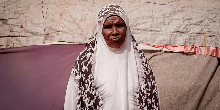 Qoysas cayroobay oo cunno xumo ku wajahaya Cadaado oo ay maciin-bideen