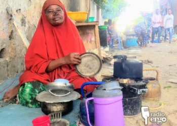 Qoysas ka fursan waayay xaaladda barakaca oo Laascaanood ku wajahaya nolol xumo