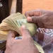 Burbur ganacsi iyo nolol xumo ka dhashay hakad ku yimid isticmaalka lacagta dalka
