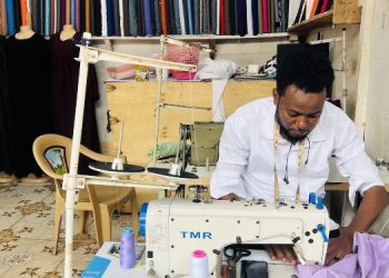 Young Somali refugees in Dadaab invest in family-supporting businesses