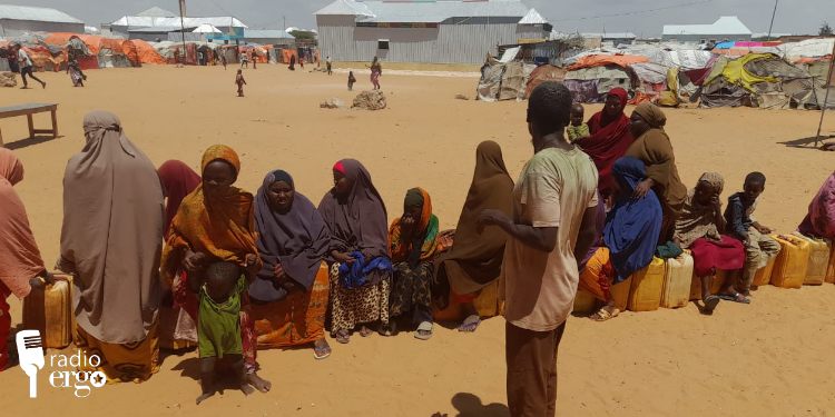 In kabadan 20,000 oo qoys oo saf u gala ceel sii guraya oo Buurxakaba u jira 8 km